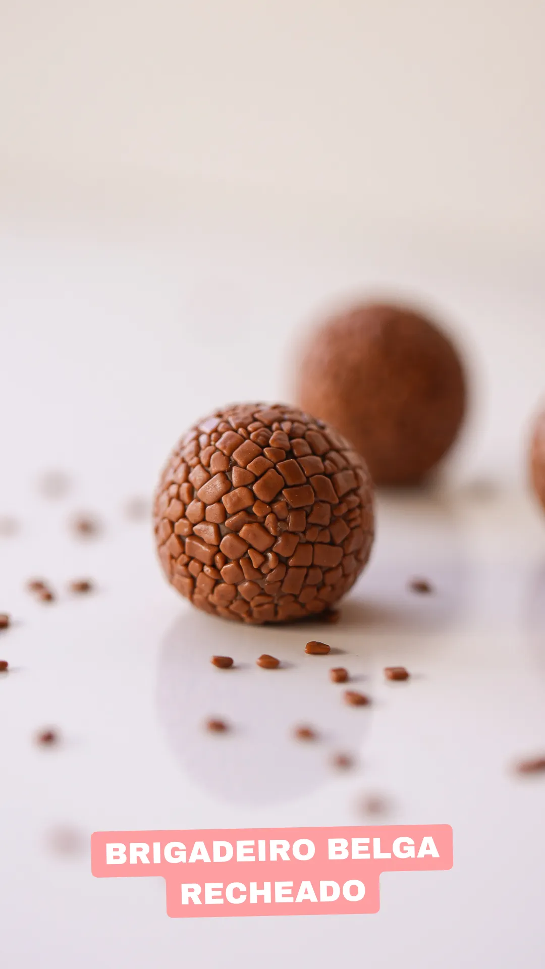 20 Brigadeiro recheado de caramelo com crocante de macadâmia webp